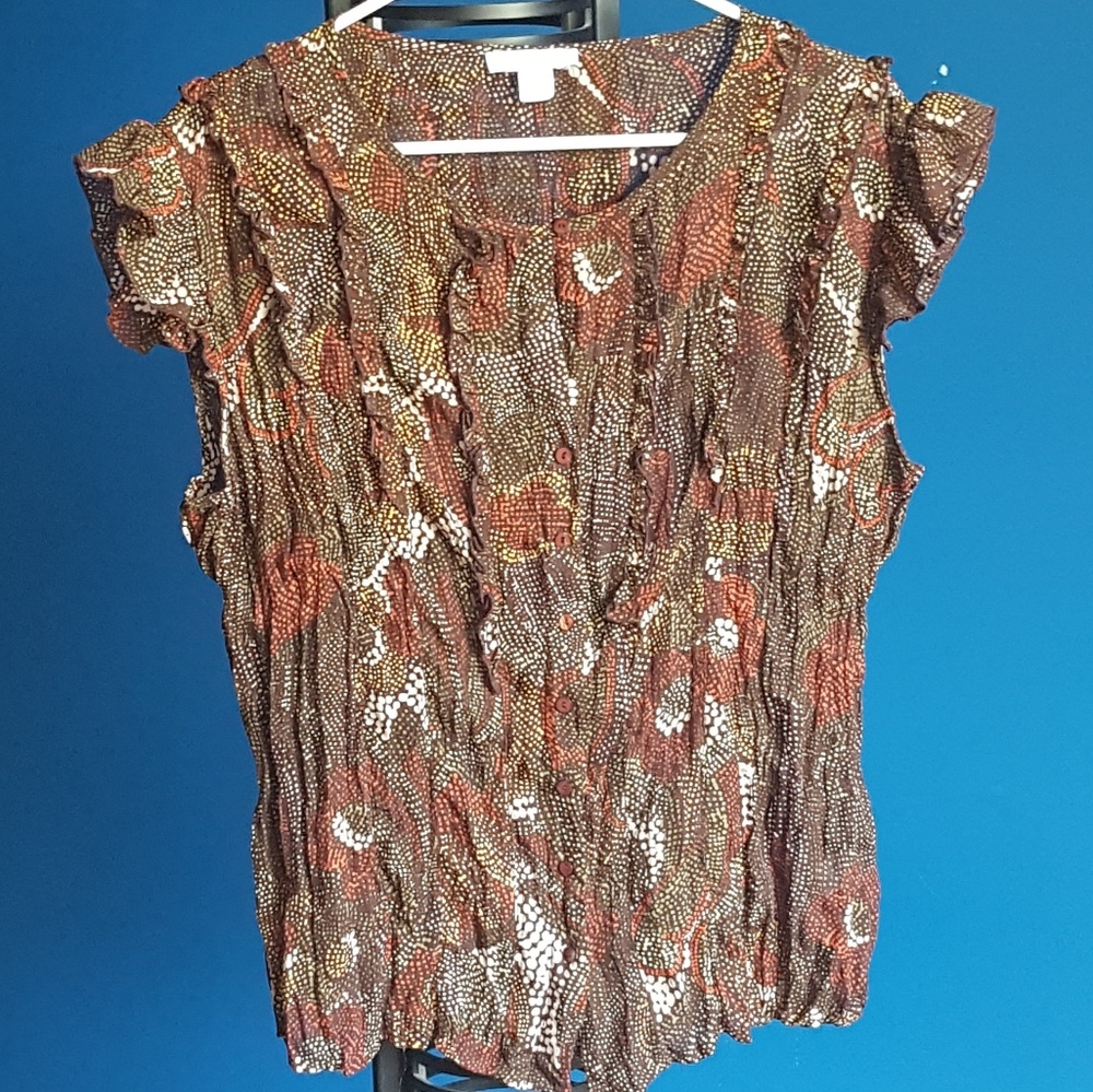 Dressbarn capped sleeved blouse in multi colored print EUC